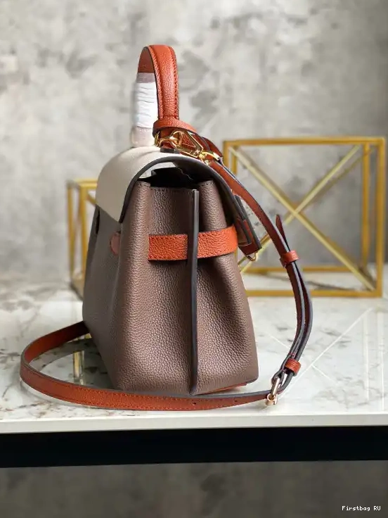 First bag ru VUITTON LOUIS BB LOCKME EVER 0524